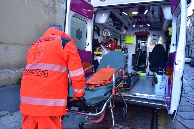 Milano, scontro filobus-mezzo dell’Amsa: diversi feriti, uno grave Milano, scontro filobus-mezzo dell’Amsa: diversi feriti, uno grave