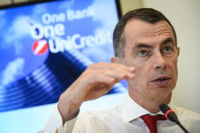Unicredit, le fondazioni stanno con Mustier: 416 milioni tra il 2020 e il 2023
