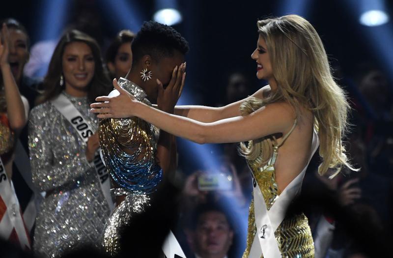 Miss Universo, è l’attivista sudafricana Zozibini Tunzi la vincitrice del 2019
