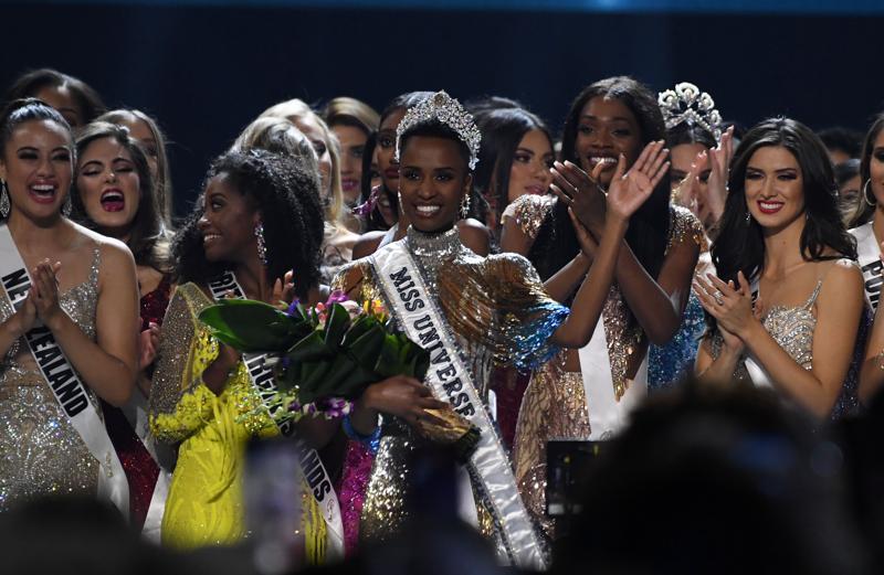 Miss Universo, è l’attivista sudafricana Zozibini Tunzi la vincitrice del 2019
