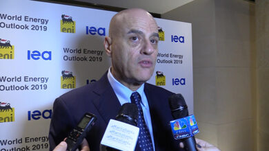 Eni, Descalzi: “Da WEO scenario non in linea con obiettivi”
