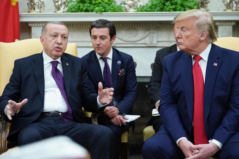 Turchia, minaccia agli Usa: “Sanzioni? A rischio le loro basi aeree” Turchia, minaccia agli Usa: “Sanzioni? A rischio le loro basi aeree”
