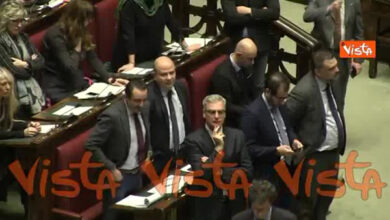 Tensione in aula durante informativa Conte, Fdi contro M5s:Siete dei pagliacci