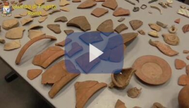 Cercano droga, trovano un tesoro clandestino: 160 reperti del II secolo a.C.