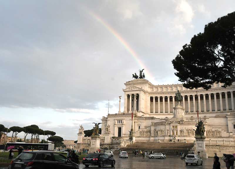 Allerta meteo Roma, chiuse scuole, parchi e cimiteri. Manca solo l’Esercito Allerta meteo Roma, chiuse scuole, parchi e cimiteri. Manca solo l’Esercito