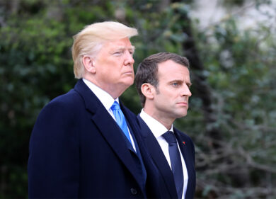 Usa, Trump a ruota libera su Macron: “E’ un rompi… ed è anche basso”
