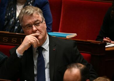 Francia, riforma pensioni: conflitto interessi, lascia responsabile Delevoye