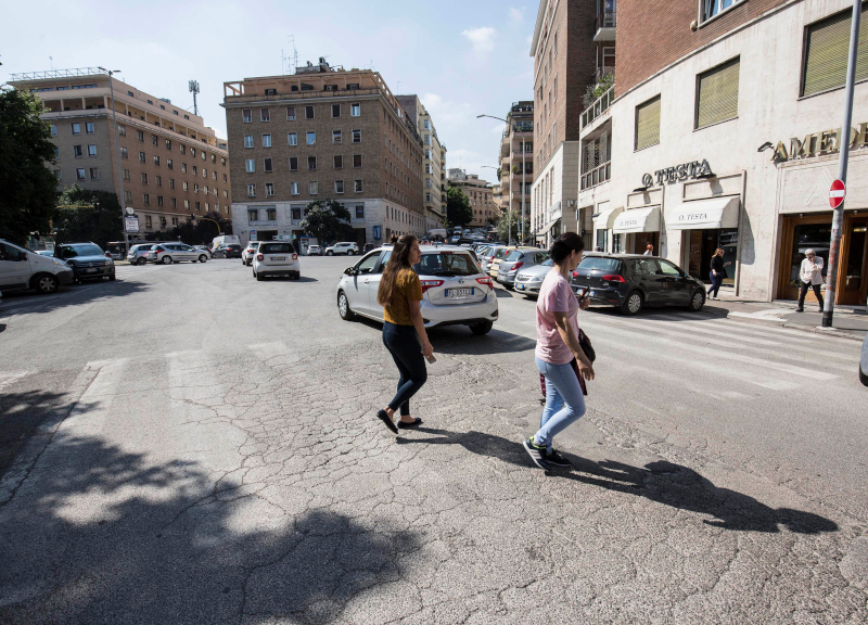 Strisce pedonali invisibili, vernice non a regola: perizia inchioda il Comune Strisce pedonali invisibili, vernice non a regola: perizia inchioda il Comune