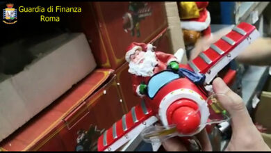 Alberi di Natale: rischio incendio. Sequestrate 5 mln di lucine pericolose