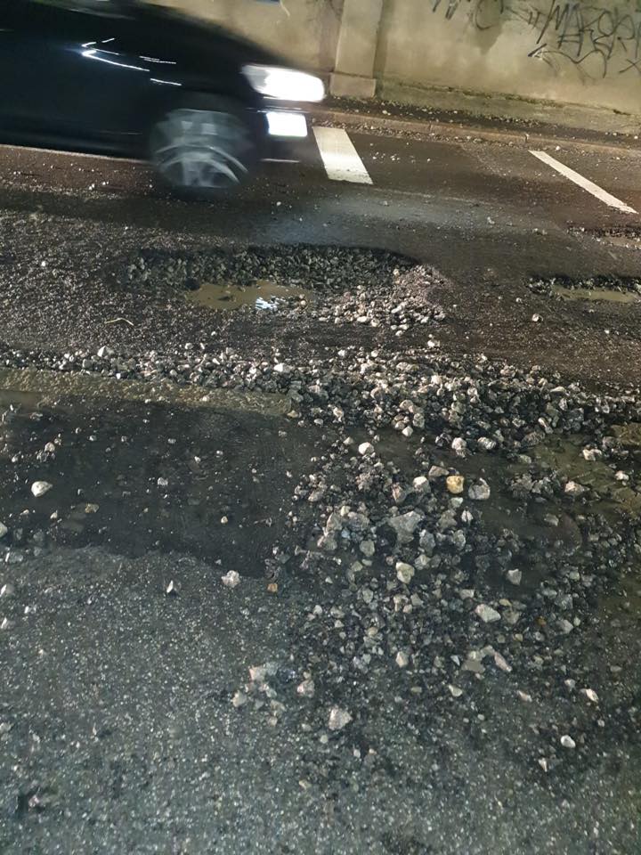 Un ‘cratere’ in via Breda, la denuncia di De Chirico sulle buche stradali Un ‘cratere’ in via Breda, la denuncia di De Chirico sulle buche stradali
