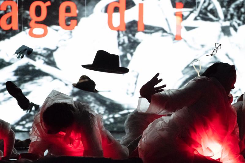 Piazza Fontana, “Chi è Stato?”: la performance di Ascari. FOTO