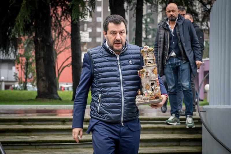 Lega, così abbandona il Nord e diventa nazionale. Il reportage Lega, così abbandona il Nord e diventa nazionale. Il reportage
