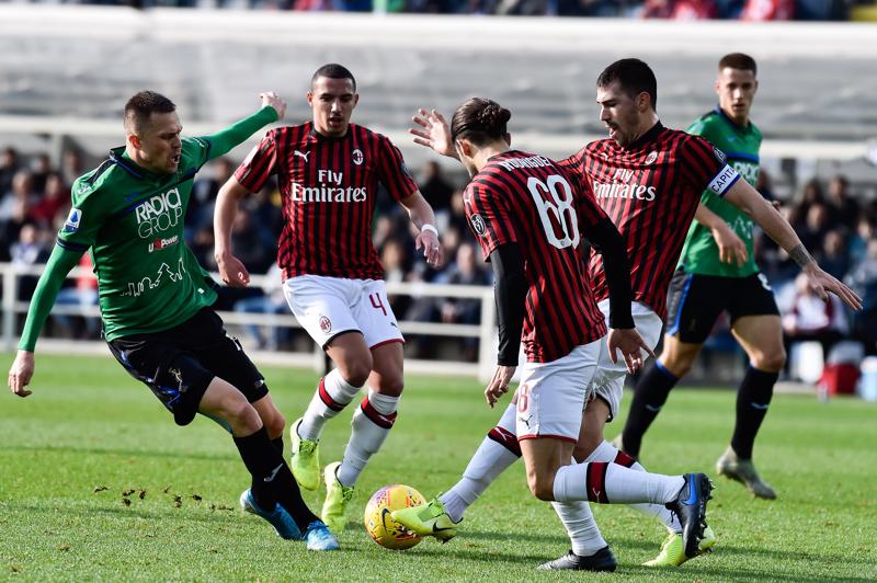 Milan umiliato dall’Atalanta: 5-0. Boban: “Imbarazzante, ma…” Milan umiliato dall’Atalanta: 5-0. Boban: “Imbarazzante, ma…”