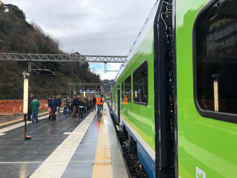 Trenord, ecco Caravaggio: 4mila in viaggio sul nuovo treno. FOTO
