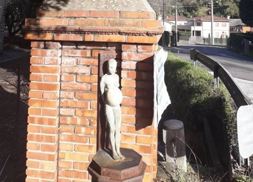Camaiore: si rimuova la Pachamama dalla Croce di Carignoni Camaiore: si rimuova la Pachamama dalla Croce di Carignoni