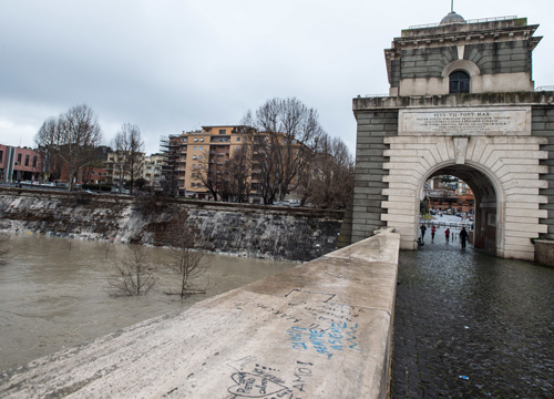 Roma tragedia, 2 ragazze di 16 anni investite e uccise. Procura apre fascicolo Roma tragedia, 2 ragazze di 16 anni investite e uccise. Procura apre fascicolo