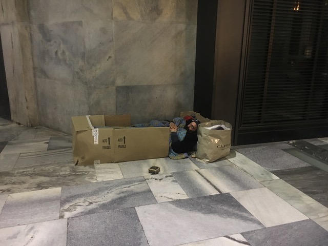 Notte di Natale con i senza casa nel centro di Milano – VIDEO e FOTO Notte di Natale con i senza casa nel centro di Milano – VIDEO e FOTO