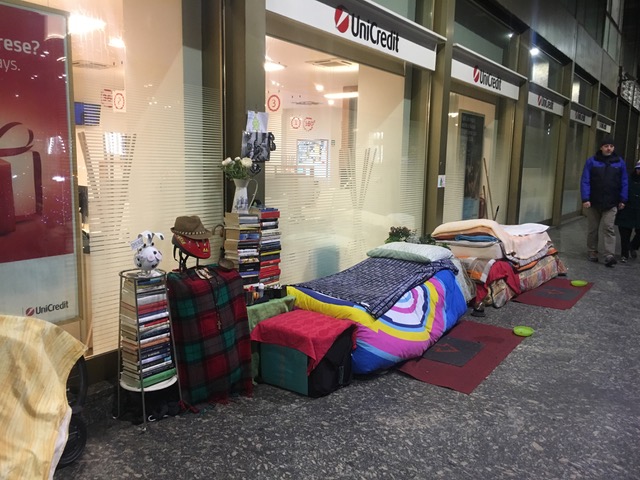 Notte di Natale con i senza casa nel centro di Milano – VIDEO e FOTO Notte di Natale con i senza casa nel centro di Milano – VIDEO e FOTO