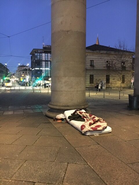 Galleria foto 'Notte di Natale con i senza casa nel centro di Milano – VIDEO e FOTO' - foto 8