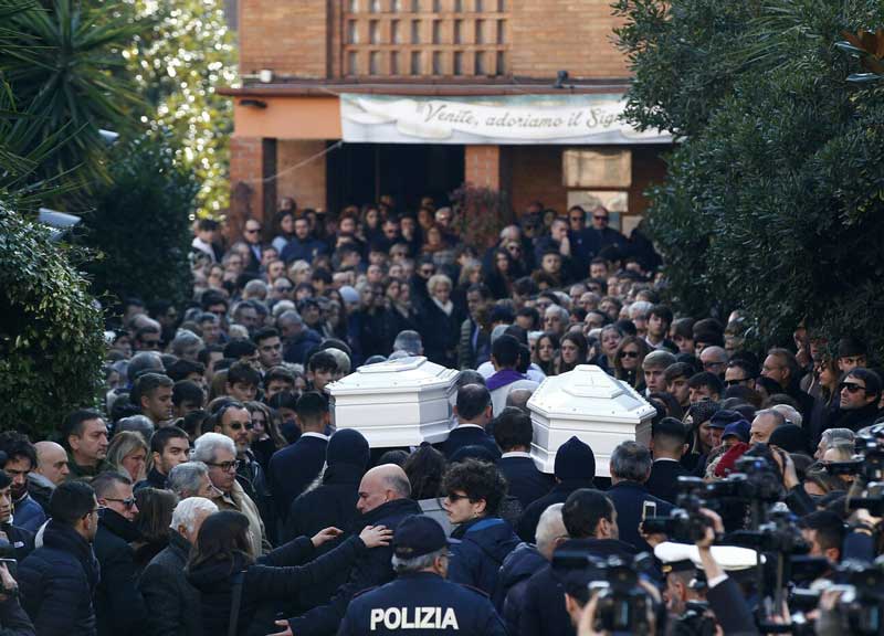 Incidente corso Francia: Pietro Genovese arrestato. Gaia e Camilla, i funerali Incidente corso Francia: Pietro Genovese arrestato. Gaia e Camilla, i funerali