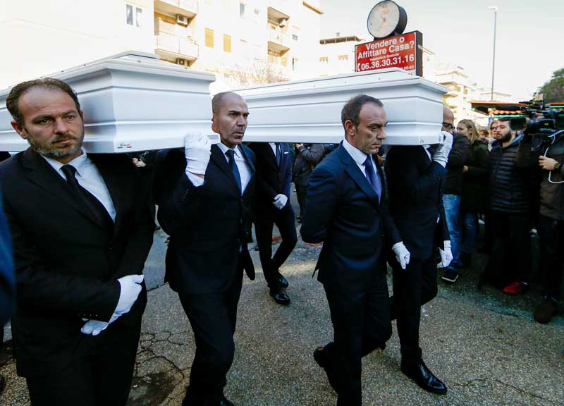 Incidente corso Francia: Pietro Genovese arrestato. Gaia e Camilla, i funerali Incidente corso Francia: Pietro Genovese arrestato. Gaia e Camilla, i funerali