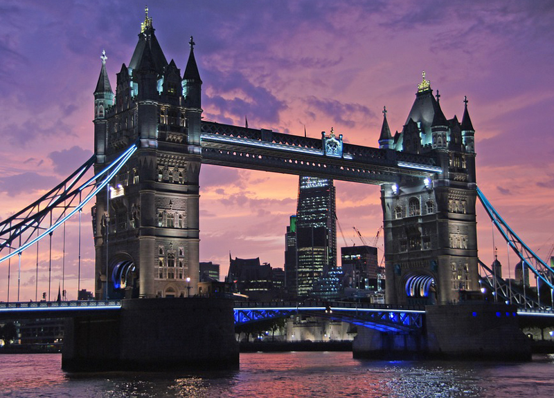 Italiani camerieri a Londra e cinesi imprenditori a Milano Italiani camerieri a Londra e cinesi imprenditori a Milano
