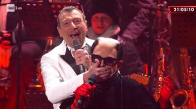 Malgioglio show su Rai1: svela i segreti di Sanremo e Amadeus lo zittisce
