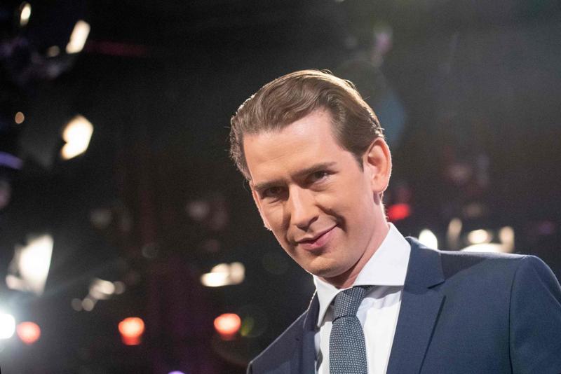Austria,ufficiale:governo conservatori-verdi. Kurz leader più giovane al mondo Austria,ufficiale:governo conservatori-verdi. Kurz leader più giovane al mondo