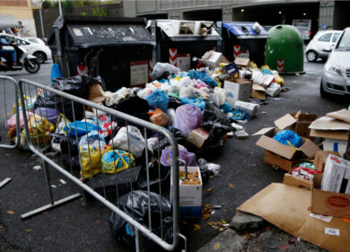 Discarica a Monte Carnevale, la rivolta dei fedeli M5S: Raggi spalle al muro