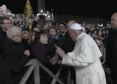 Bergoglio e le critiche per lo schiaffetto? Anche Gesù perse la pazienza