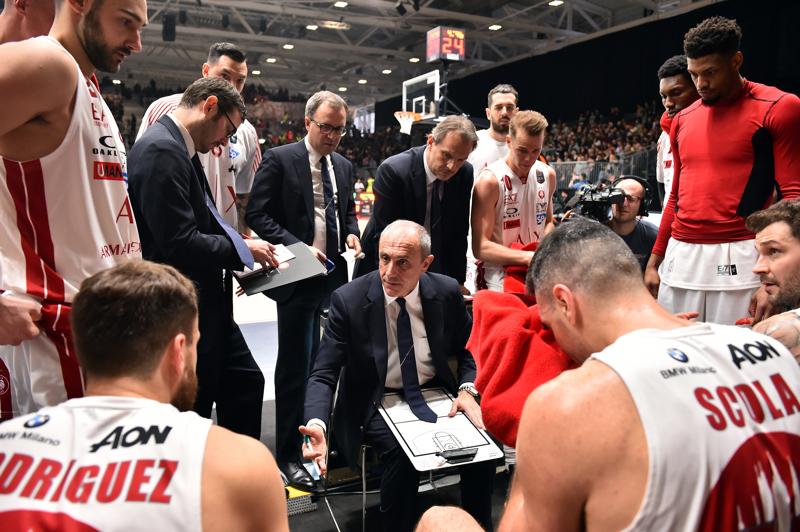 Olimpia Milano ko nel derby con Cantù. Messina: “Abbiamo esaurito il bonus di credibilità” Olimpia Milano ko nel derby con Cantù. Messina: “Abbiamo esaurito il bonus di credibilità”