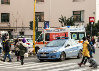 Ragazza si getta sui binari: travolta e uccisa dalla Metro a Ponte Lungo