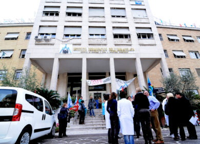 Sanità, licenziamenti e stipendi non pagati: medici Idi sul piede di guerra