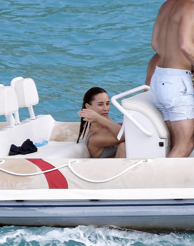 Kate Middleton news: Pippa Middleton in bikini le ruba la scena… così. FOTO Kate Middleton news: Pippa Middleton in bikini le ruba la scena… così. FOTO