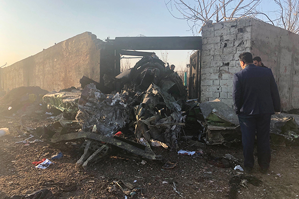 Incidente aereo Iran, Boeing ucraino cade dopo decollo da Teheran: 180 morti Incidente aereo Iran, Boeing ucraino cade dopo decollo da Teheran: 180 morti