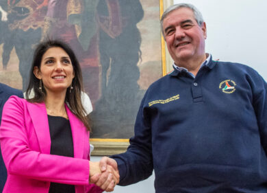 Alberi crollano come birilli, è emergenza: Raggi chiama la Protezione Civile