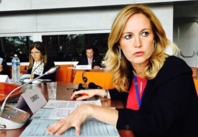 Cimbro passa da Pd a Lega. I commenti sui social sono sessisti e maleducati