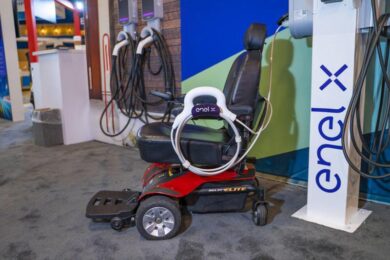Enel X svela dispositivo che ricarica batterie delle sedie a ruota elettrica