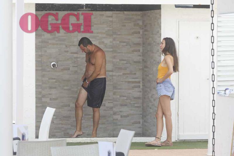 Salvini e Verdini, prove di famiglia allargata con la piccola Mirta a Bormio Salvini e Verdini, prove di famiglia allargata con la piccola Mirta a Bormio