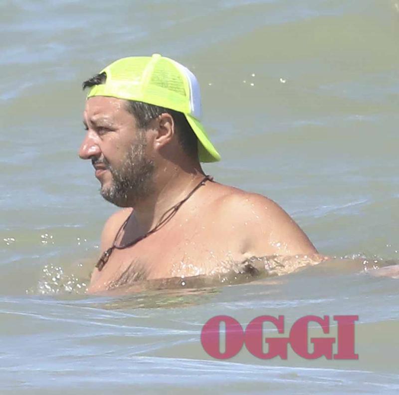 Salvini e Verdini, prove di famiglia allargata con la piccola Mirta a Bormio Salvini e Verdini, prove di famiglia allargata con la piccola Mirta a Bormio