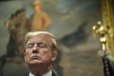 Iran, Casa Bianca: ok a risoluzione su poteri guerra, Trump: “Ridicola”