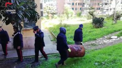 Droga a Roma, assedio dei carabinieri al fortino dei pusher di San Basilio