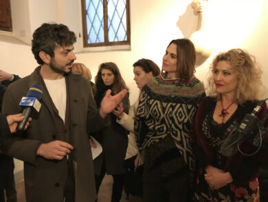Le opere di Elena Mutinelli a Firenze in una mostra curata da Vittorio Sgarbi