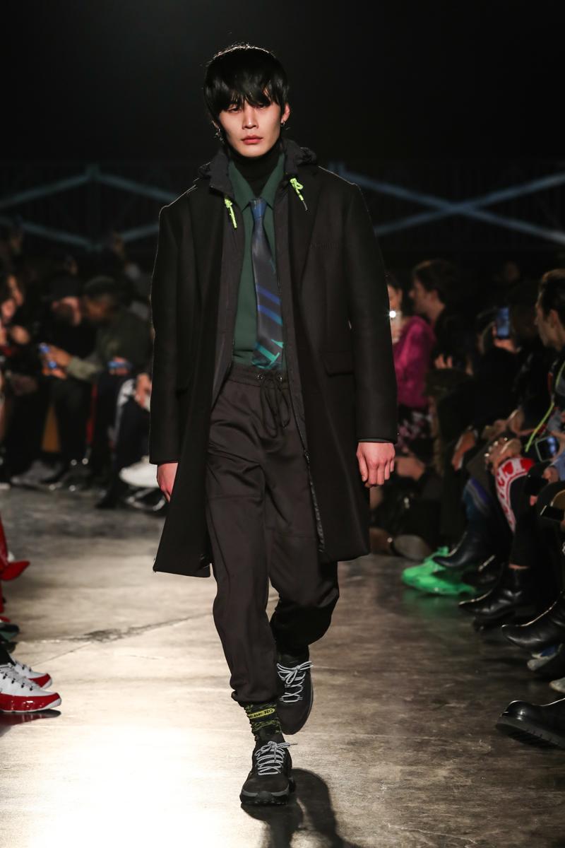 Mfw, Iceberg sfila in una festa visionaria tra luxury sportswear e formalità Mfw, Iceberg sfila in una festa visionaria tra luxury sportswear e formalità