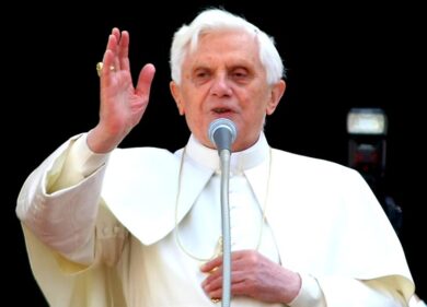 Ratzinger difende il celibato dei sacerdoti: ​​​”Non posso tacere”