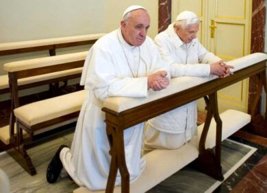 Vaticano, Ratzinger contro Papa Francesco: chi comanda ora?
