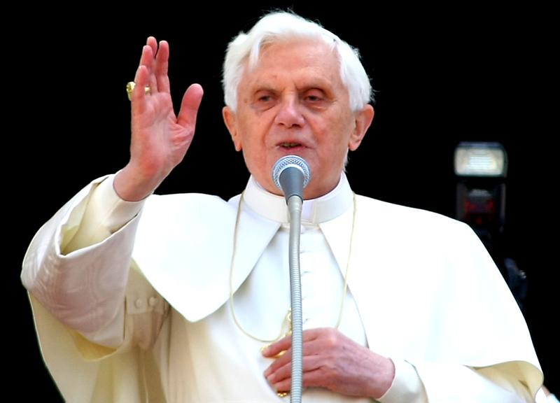 Ratzinger difende il celibato dei sacerdoti: ”Non posso tacere” Ratzinger difende il celibato dei sacerdoti: ”Non posso tacere”