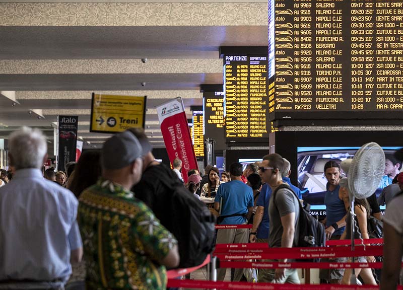 Ferrovie, Termini ko: lunedì infernale per i pendolari: ritardi di oltre 1 ora Ferrovie, Termini ko: lunedì infernale per i pendolari: ritardi di oltre 1 ora
