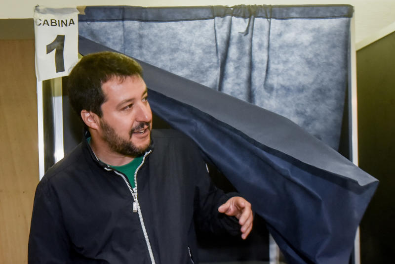 Sondaggi, Cdx pigliatutto: 222 seggi su 400: simulazione con il ‘Brescellum’ Sondaggi, Cdx pigliatutto: 222 seggi su 400: simulazione con il ‘Brescellum’