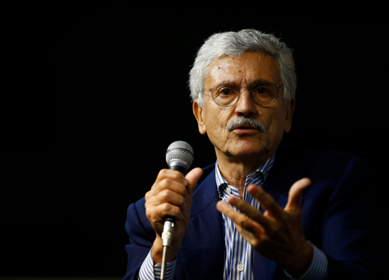 Massimo D’Alema, la quarta vita: ora diventa presentatore di un live podcast Massimo D’Alema, la quarta vita: ora diventa presentatore di un live podcast